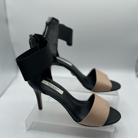 Simply Vera Vera Wang, Black and Tan heels, ankle strap back zip, size 6 - Picture 5 of 5
